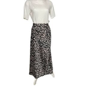 Calvin Klein‎ Midi Skirt Women's Medium Black White Tiger Print Stretchy NEW